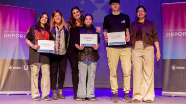 Entrega de certificados a los nominados de la 2° edición de los Premios Olivia