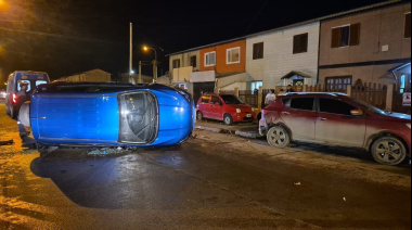 Accidente en Estrada y Schweitzer: una conductora volcó su vehículo y fue asistida