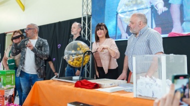 En una Casa del Deporte colmada se llevó a cabo el bingo “Mes de las Maternidades”