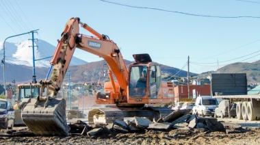 Trabajan en el empalme del puente de la avenida Perito Moreno y se pavimentará durante el fin de semana