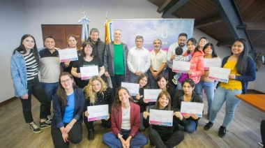 Se reconoció a mujeres que se capacitaron como fileteras y procesadoras de crustáceos