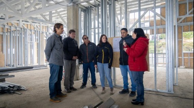 El Gobernador Melella recorrió los avances de la Escuela N°40
