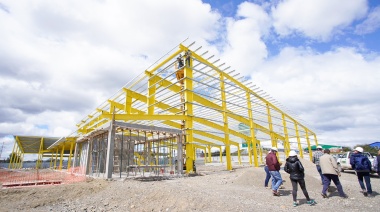 Melella recorrió la construcción del gimnasio en Tolhuin