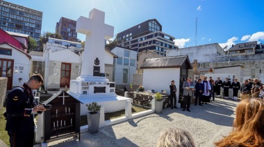El intendente Vuoto encabezó el homenaje al exgobernador Manuel Campos