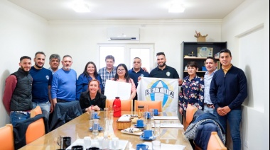 El Gobernador Melella se reunió con representantes gremiales del sector textil