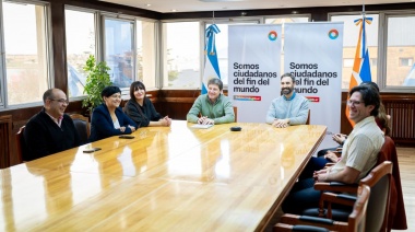 El Gobernador Melella presentó el proyecto para la recuperación de la histórica Hostería Yehuin