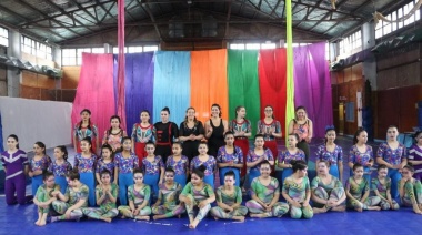 La escuela de AcroTela cerró el año con una exhibición
