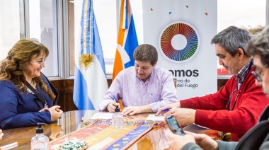 Melella firmó el contrato de la obra de refuerzo del colector cloacal Maipú