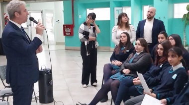 El Dr. Löffler tomó la promesa de lealtad a la Constitución Nacional a estudiantes secundarios