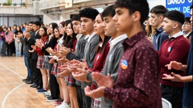 Estudiantes de 6° y 7° año del secundario de Tierra del Fuego realizaron la promesa a la Constitución Provincial