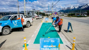 Trabajos de pintura horizontal en la bicisenda ‘Pensar Malvinas’