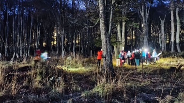 Ushuaia celebró “La Noche Más Larga” con una mágica caminata nocturna en el Jardín Botánico