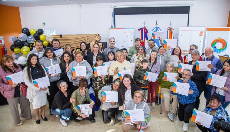 "Seguimos en el camino para que no haya un fueguino o fueguina que no sepa leer y escribir"