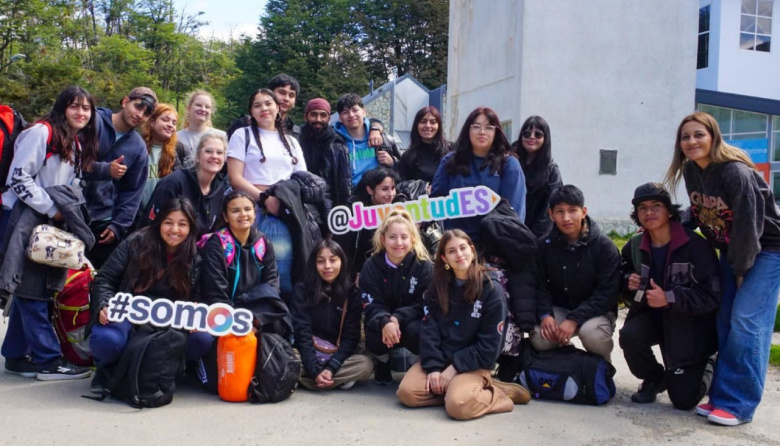 Propuestas recreativas y formativas para que las juventudes disfruten el verano en la isla