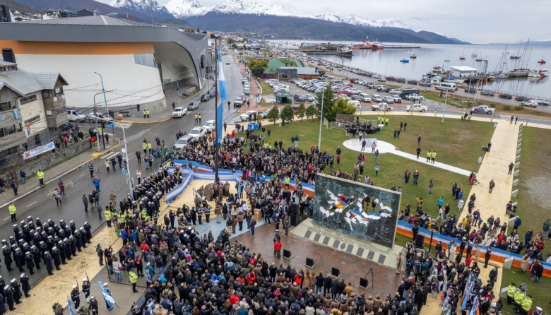 Se encabezó el acto central por el 44° Aniversario del Día del Veterano y de los Caídos en la Guerra de Malvinas