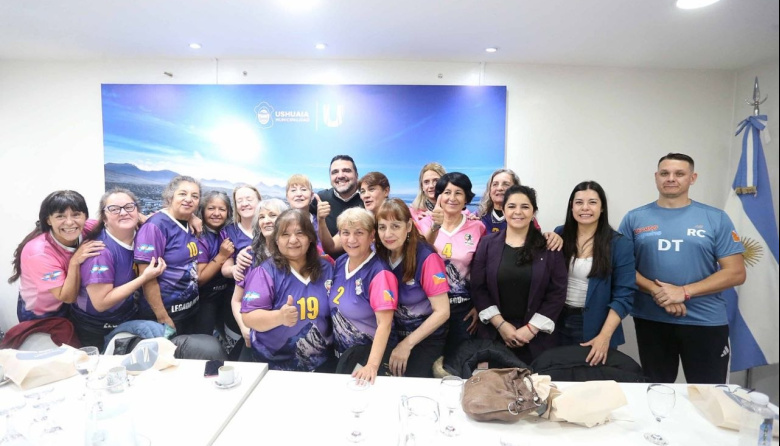 El equipo femenino de Newcom “Legado Fueguino” visitó al Intendente