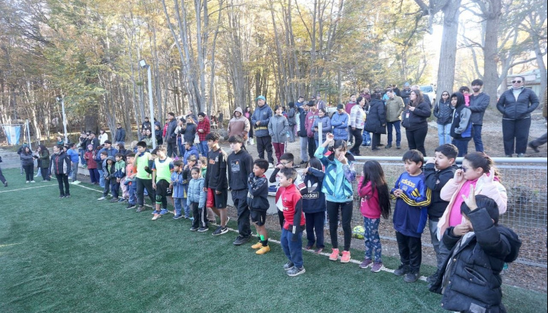 Se inauguró el playón deportivo del barrio Dos Banderas