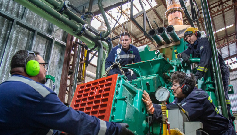Llegaron nuevos repuestos y avanzan los trabajos sobre el sistema de generación eléctrica