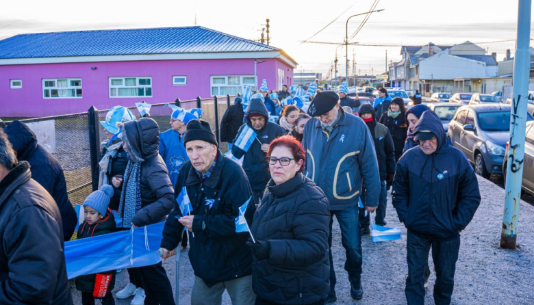 Gobierno invita a la comunidad a participar de caminatas patrióticas en Río Grande y Tolhuin
