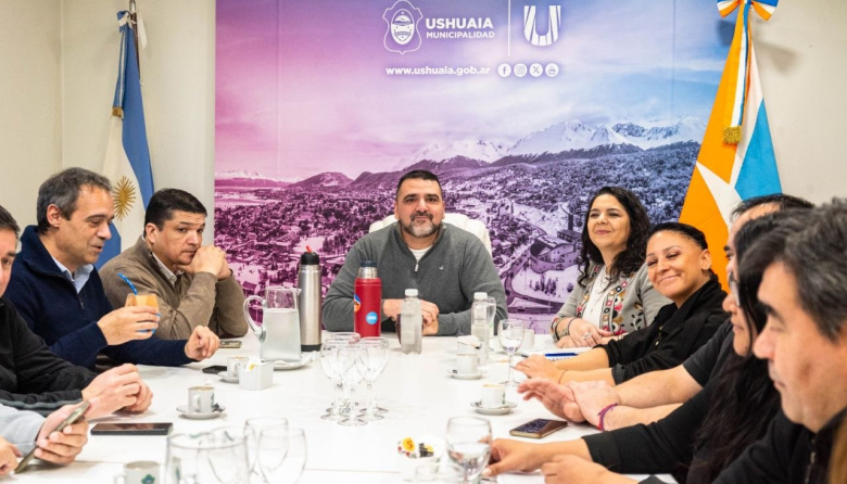 Pago del último tramo del aumento salarial y lo informó a los gremios municipales