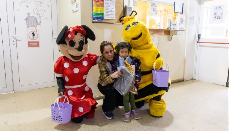 Gobierno acompañó y entregó presentes a niñas y niños internados en los hospitales