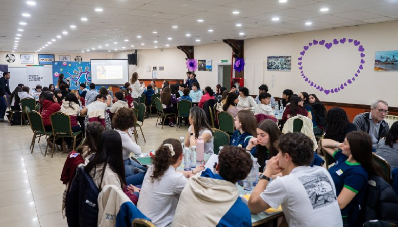 Cien estudiantes fueguinos culminaron el desafío productivo y financiero