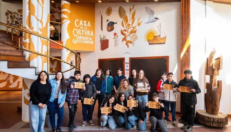 Alumnos y Alumnas del colegio provincial Ernesto Sábato realizaron una visita guiada en la sala Niní Marshall