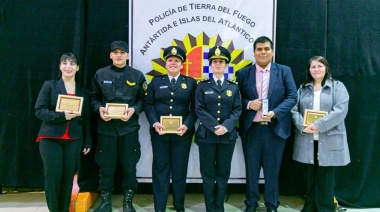 Gobierno acompañó la entrega de reconocimientos a policías