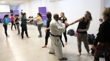 La Secretaría de la Mujer llevó un curso de defensa personal