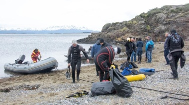 Buzos de la Armada y Prefectura naval colaboran con el municipio de Ushuaia
