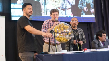 Melella acompañó a las madres en el Gran Bingo de agasajo por su día