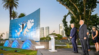 La Provincia acompañó la inauguración de un nuevo Monumento a Malvinas frente al edificio Libertador en Buenos Aires