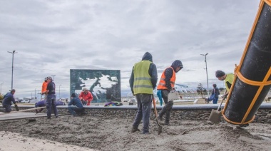 Hormigonaron el sector destinado a personas con movilidad reducida en la Plaza Malvinas