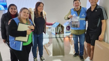 La Municipalidad de Ushuaia entregó más de 200 bibliotecas a familias de Ushuaia beneficiarias del ProCreAr
