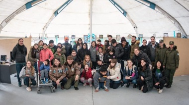 Escuelas e instituciones visitan la Carpa de Malvinas en Ushuaia
