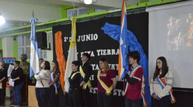 El Municipio acompañó a estudiantes del Colegio Don Bosco en la promesa de lealtad a la Constitución Fueguina