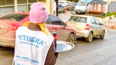 Ushuaia vivió la ‘Carrera de mozos y camareras del Fin del Mundo’ organizada por UTHGRA