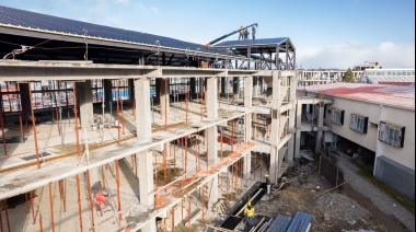 Concluyó la colocación del techo en la obra de ampliación del Hospital Regional Ushuaia