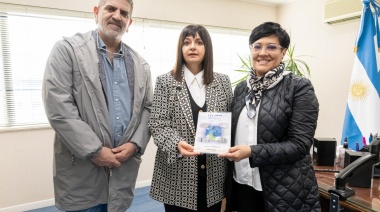 El Ministerio de Educación recibió  libros de la Ley 19.640 por parte del Juzgado Federal de Río Grande