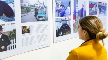El fotógrafo que retrató en 1982 el desembarco argentino en Malvinas expone sus obras