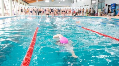 El Instituto Municipal de Deportes de Ushuaia realizó una prueba inclusiva de posta americana de natación
