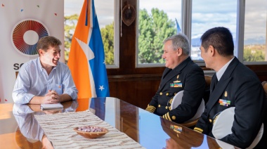 El Gobernador Melella recibió al Capitán de Navío del oceanográfico ‘Carrasco’