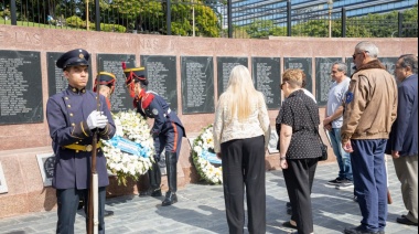 El Gobierno de la Provincia homenajeó a Héroes de Malvinas en el Monumento a los Caídos de la Ciudad de Buenos Aires
