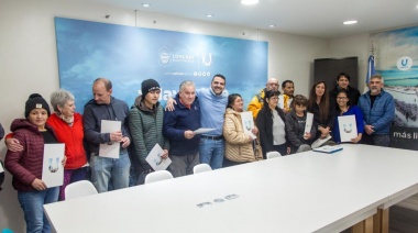 El intendente Vuoto entregó títulos de propiedad de la tierra a 23 familias