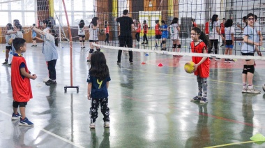 Más de 80 niños participaron del 4° encuentro de mini vóley