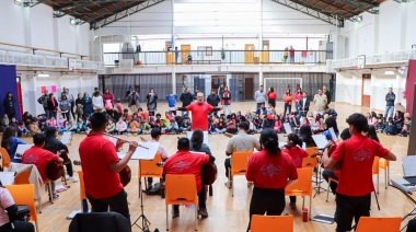 La Orquesta Aluminé brindó 17 conciertos para niños, niñas y sus familias