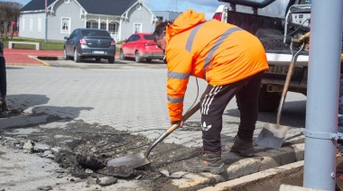 Personal municipal realizó trabajos de bacheo en distintos sectores de avenida Maipú
