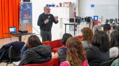 Gobierno y la Universidad Internacional de la Rioja de España entregarán 150 becas a docentes para capacitaciones