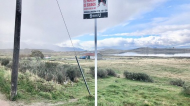 Se colocaron carteles para indicar la prohibición de equinos en espacios verdes