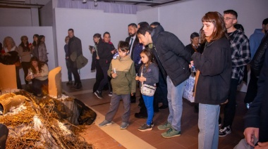 La Municipalidad de Ushuaia presentó la muestra instalación “Vestigios” en el Foyer de la Casa de la Cultura
